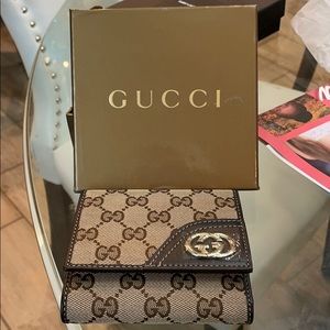 New! Authentic Gucci Brown Canvas wallet.